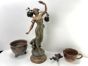 lot 92 image: Jeunesse Metal Lady Figure Lamp & Misc