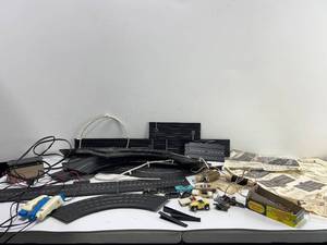 lot 84A image: VINTAGE AURORA SLOT CAR SET