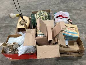 lot 109 image: PALLET DEAL ITEMS INCLUDE CERAMIC PLANTER, GINGERBREAD MEN DISHES, SNACK SETS, AND MORE