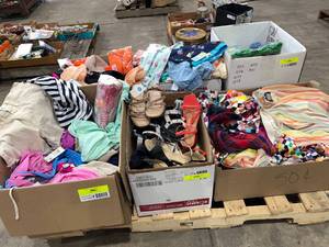 lot 128 image: Clothing Lot