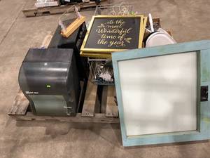 lot 121 image: Pallet Lot