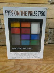 Eyes On the Prize Eyeshadow Palette Gift Set-Distressed Packaging
