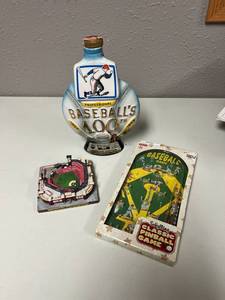 lot 342 image: Baseball Items