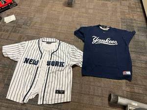 lot 347 image: NY Yankees Jersey & Shirt