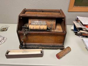 lot 350 image: Antique Chicago Music Co Cylinder Music Player