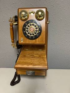 lot 355 image: Spirit of St Louis Telephone