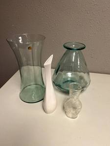 lot 360 image: Vases