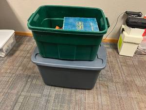 lot 366 image: 2 Totes of Games & Puzzles