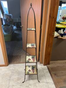 lot 270 image: 4 Shelf Stand
