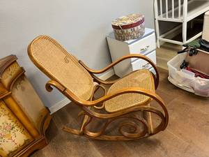 lot 381 image: Wicker Rocking Chair
