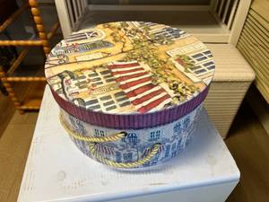 lot 385 image: Nesting Boxes