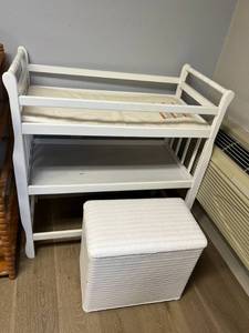 lot 386 image: Changing Table & Hamper