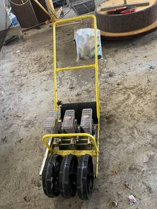 lot 25 image: 3 Row Garden Planter