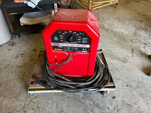 lot 31 image: Lincoln AC-225 Arc Welder on Cart
