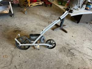 lot 33 image: Earth Way Garden Seeder
