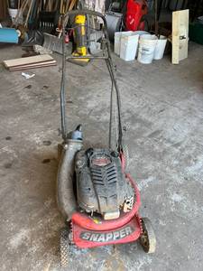 lot 60 image: Snapper 7HP Mower