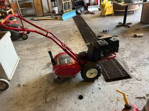 lot 69 image: Earthquake Gear Drive Rear Tine Rototiller