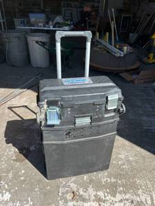 lot 71 image: Grid Eraser Portable Solar Powered Generator