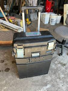 lot 72 image: Grid Eraser Portable Solar Powered Generator