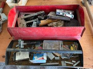 lot 91 image: Tool Box & Carpet Installing Tools