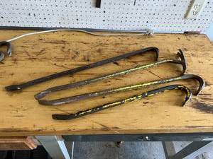 lot 100 image: Pry Bars