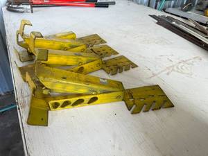 lot 107 image: Roof Jacks