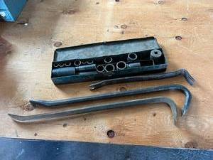 lot 128 image: Pry Bars & Sockets