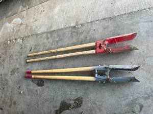 lot 171 image: Post Hole Diggers