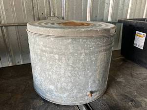 lot 172 image: Vintage Tub & Heater Hose