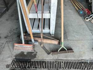 lot 177 image: Long Handle Tools - Magnet, Sledge Hammer, Scraper