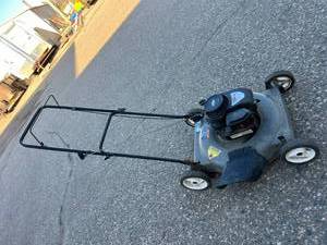 lot 184 image: Craftsman Mower
