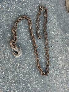 lot 194 image: Large Chain