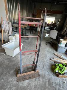 lot 196 image: Moving Cart - No Straps