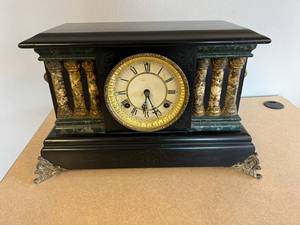 lot 204 image: Vintage Clock