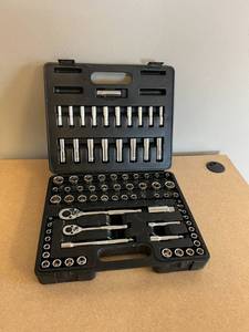 lot 214 image: Evercraft Socket Set