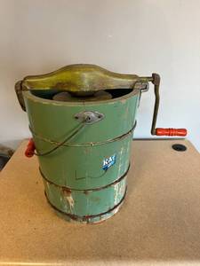lot 232 image: Vintage Ice Cream Maker