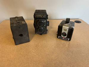 lot 233 image: Vintage Cameras