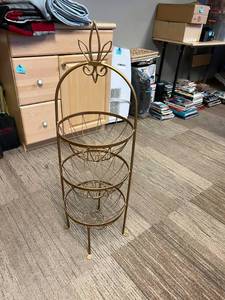 lot 269 image: 36 Tall Stand
