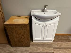 lot 273 image: Sink with Vanity & Cabinet