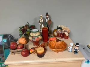 lot 282 image: Holiday Items in Tote