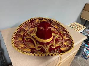 lot 285 image: Sombrero
