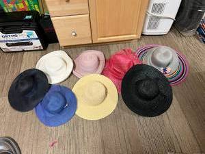 lot 287 image: Hats