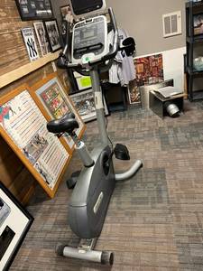 lot 305 image: Precor 846i Experience Upright Exercise Bike 