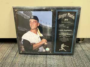 lot 320 image: Roger Maris Plaque 12 x 15