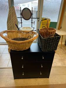 lot 403 image: Dresser & Baskets