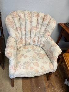 lot 424 image: Chair