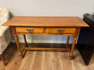 lot 427 image: Broyhill Sofa Table