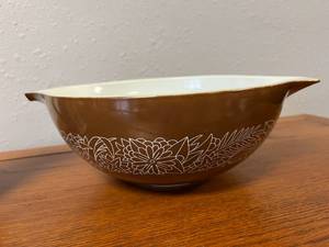 lot 428 image: Pyrex Bowl & German Stein