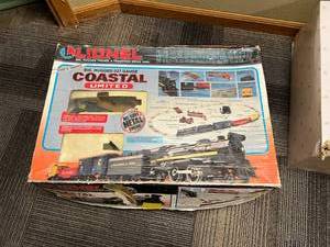 lot 430 image: Lionel Train Set