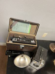 lot 438 image: Vintage Cameras